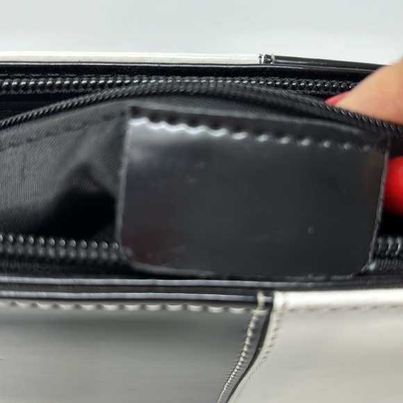 Black and white medium hard bag with side shoulder handles - Picture 6 of 9